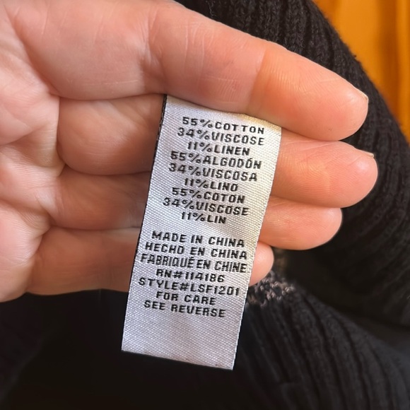 Love Scarlet sweater vest. Zippers on each side, soft and cozy material, medium. - Picture 5 of 8